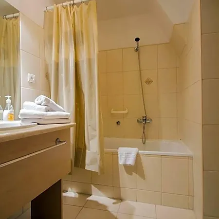 Aparthotel Corum 3*